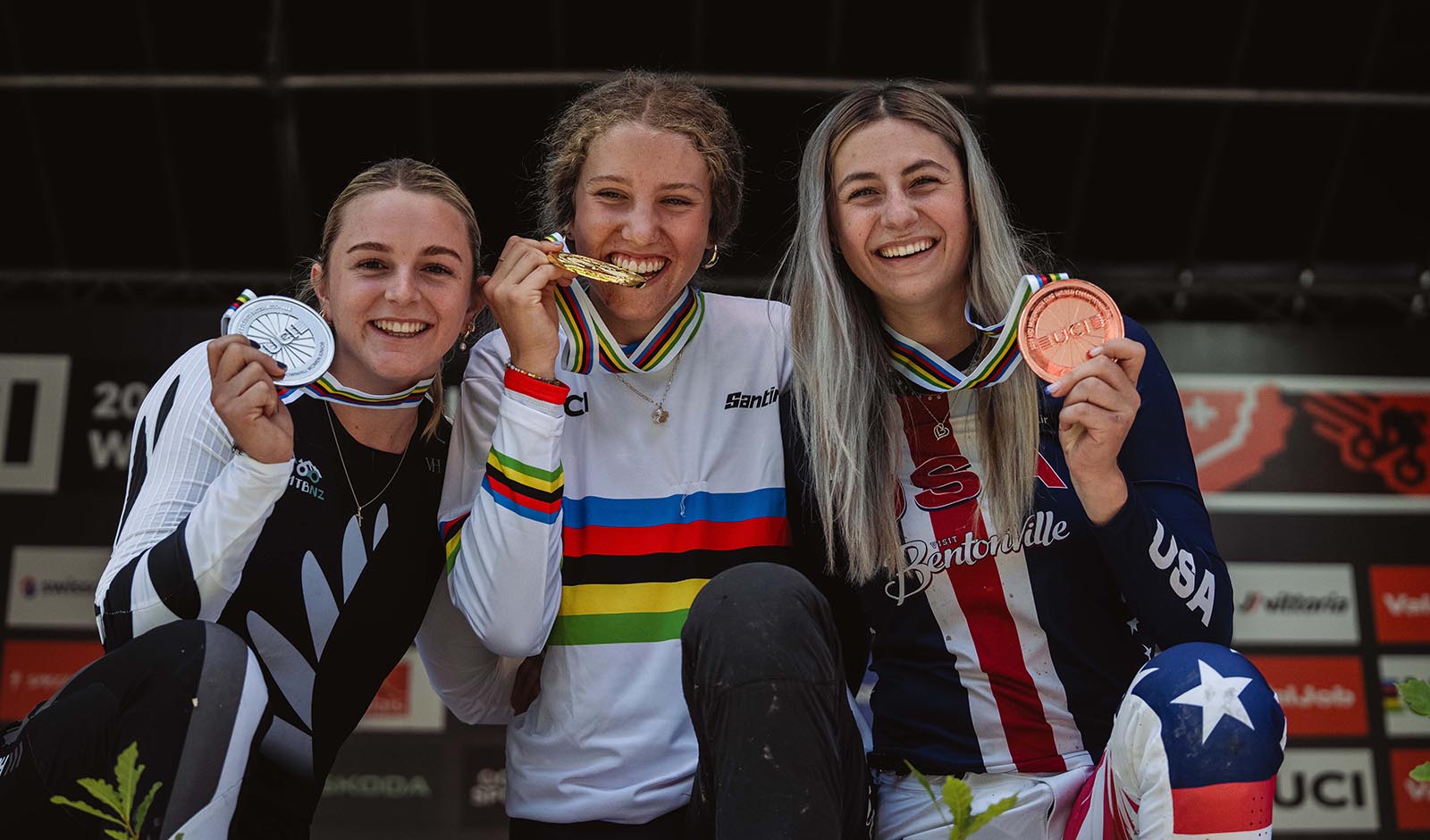 Rosa Zierl ist die neue Junioren-Weltmeisterin im Downhill (Foto: Monica Gasbichler)