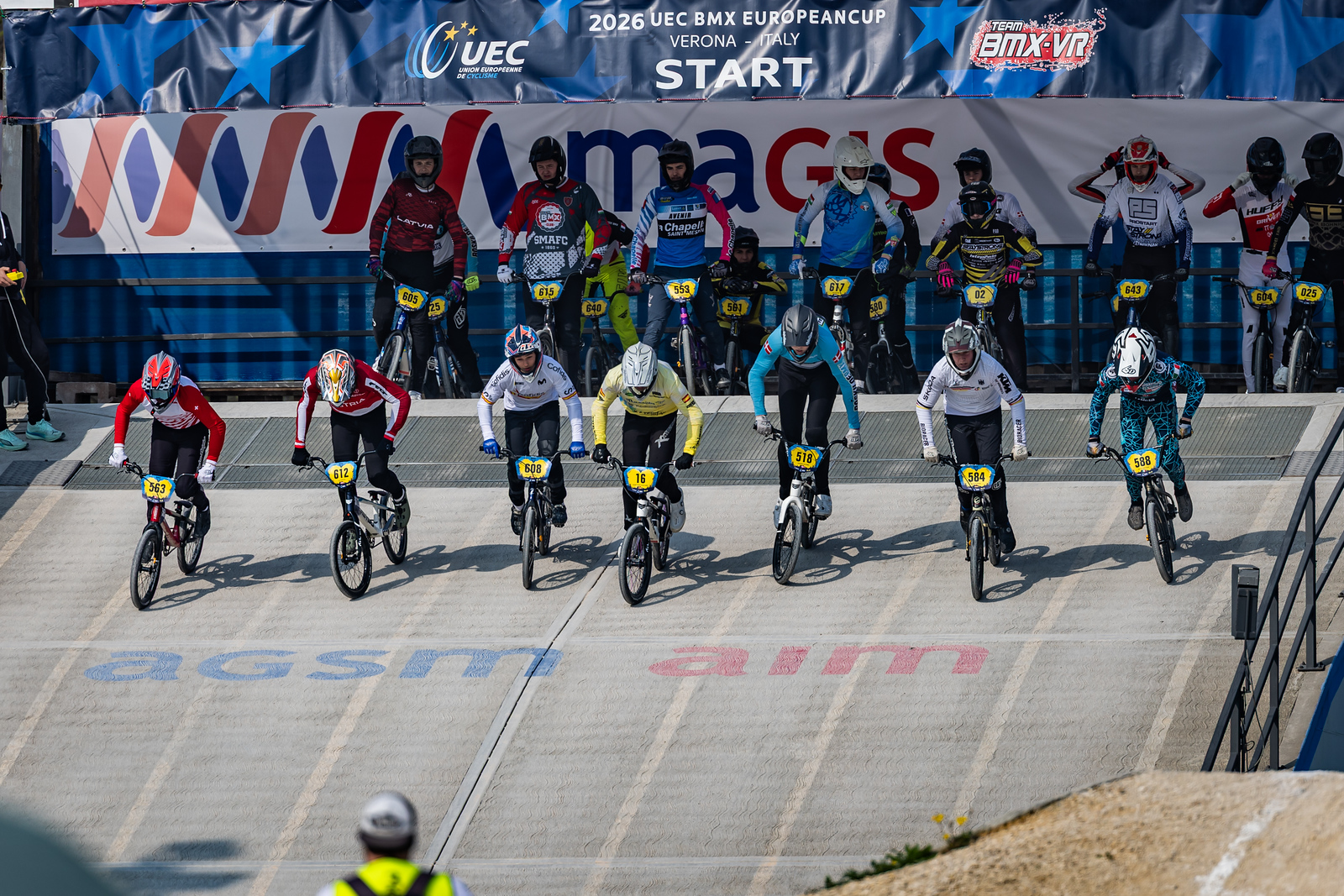 Action beim Start eines BMX Racing Heat (Foto: Nico van Darthel)