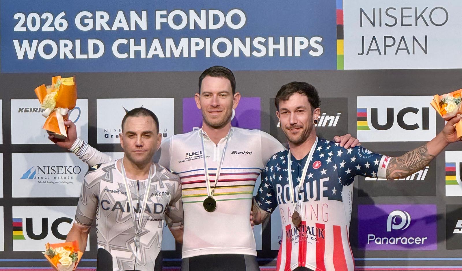 Daniel Hochstra&szlig;er (mi.) gewinnt die Gran-Fondo-Weltmeisterschaften im Zeitfahren der Age Group 35-39 (Foto: privat)