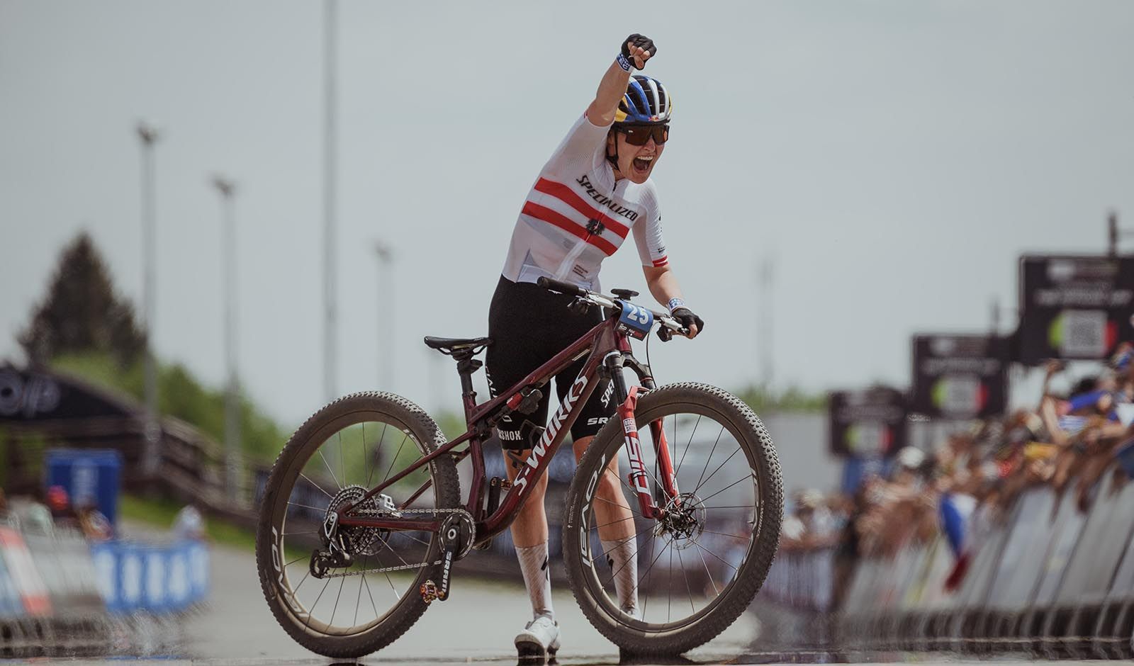 Laura Stigger gewinnt den Cross-Country-Weltcup in Nove Mesto (Foto: Jan Brychta/Cycling Austria)