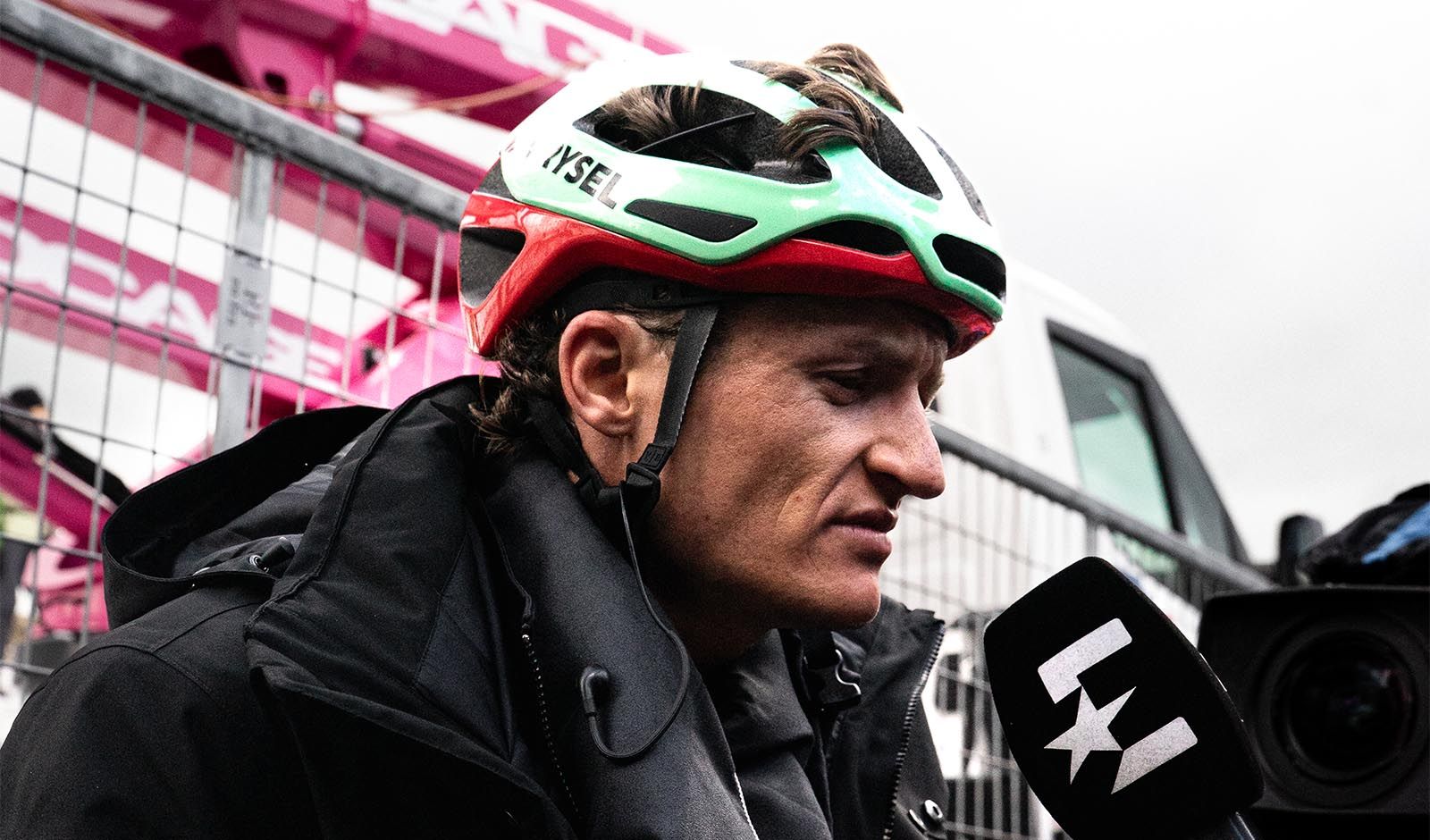 Felix Gall im Eurosport-Interview nach der 9. Etappe des Giro d'Italia 2026 (Foto: Titouan Andr&eacute;/DCT)