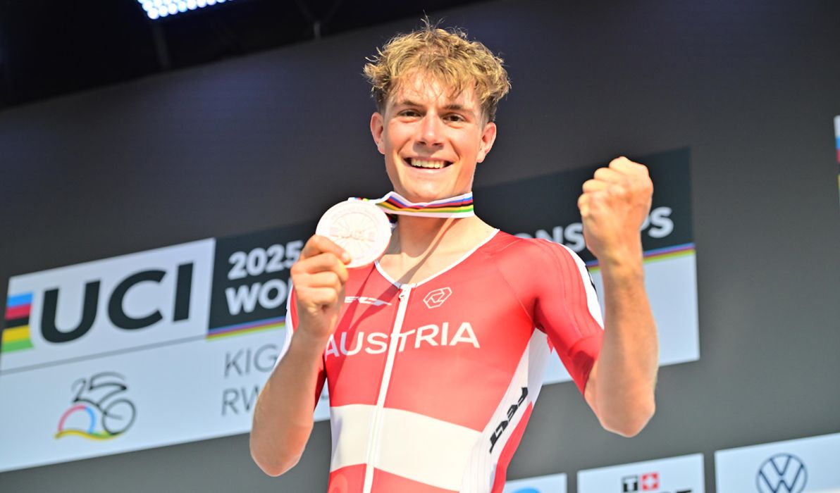 Marco Schrettl mit der Bronzemedaille bei den Weltmeisterschaften in Kigali (Foto: Arne Mill)