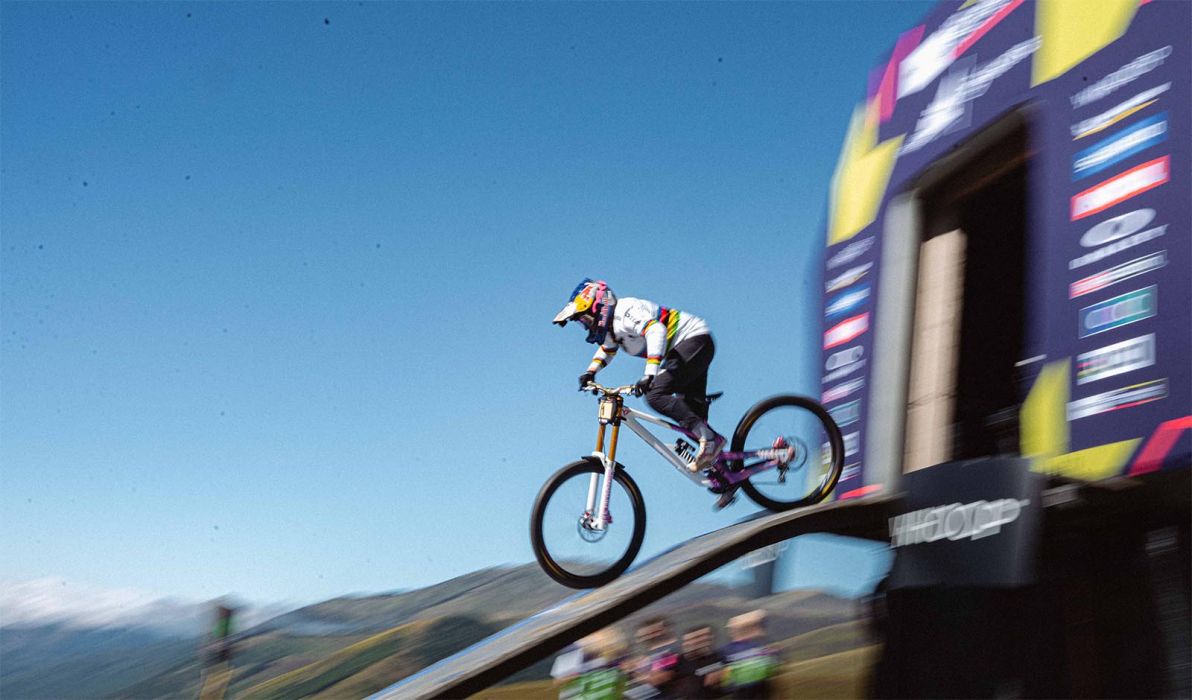 Valentina H&ouml;ll beim Start des Weltcups in Loudenvielle in Frankreich (Foto: Monica Gasbichler/Cycling Austria)