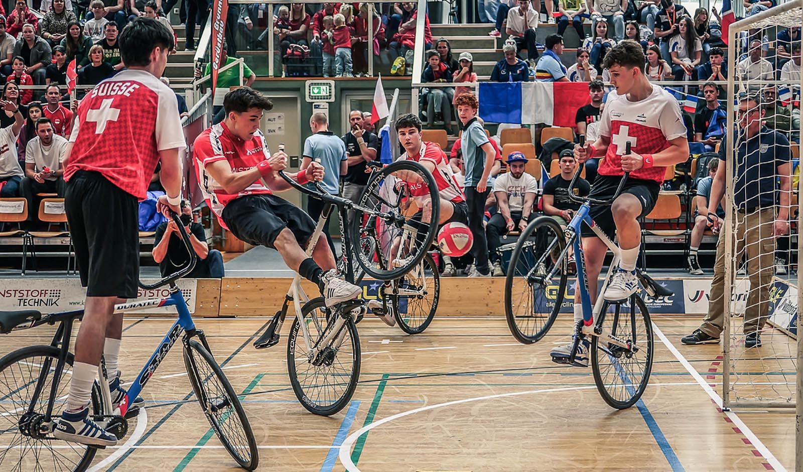 Timo Lampert und Max Schallert im Duell mit der Schweiz in der Vorrunde (Foto: Hallenradsport &Ouml;sterreich)