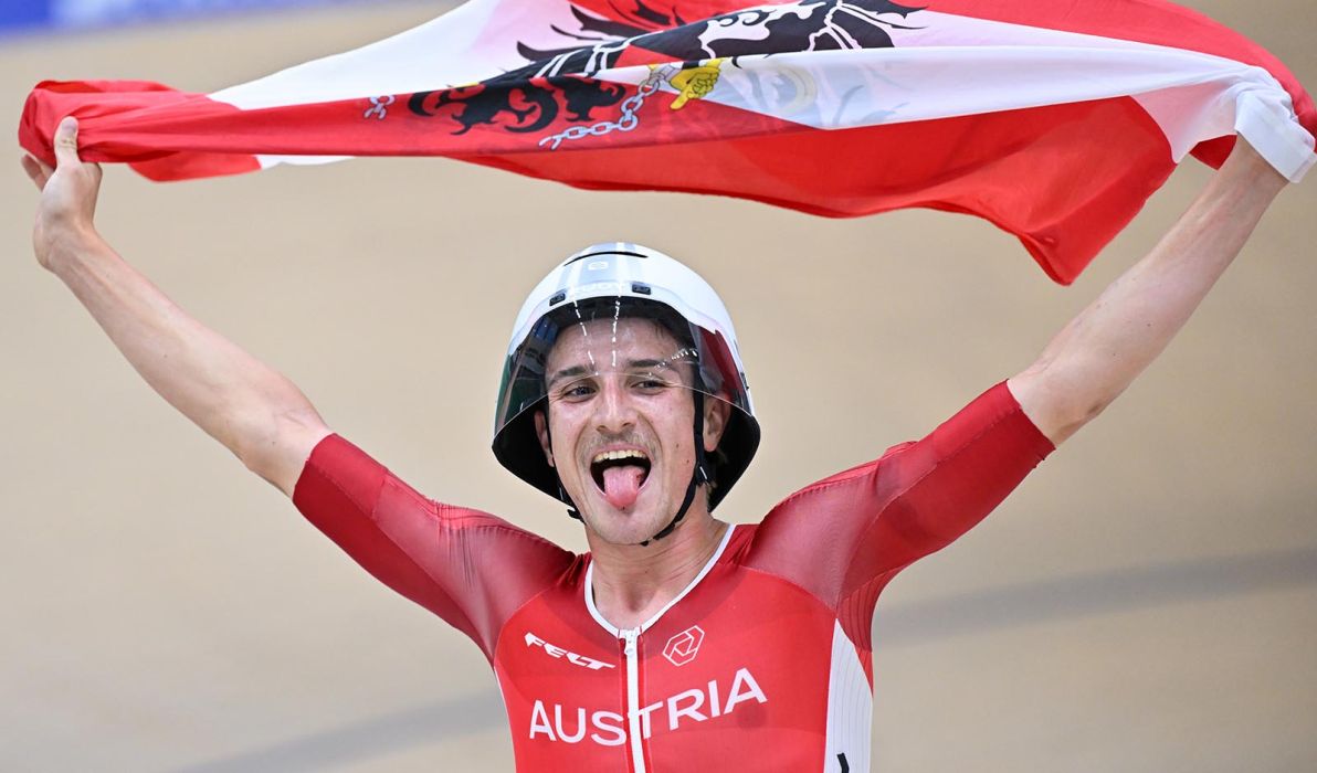 Franz-Josef Lässer jubelt über den Weltmeistertitel in der Elimination (Foto: SWPix)