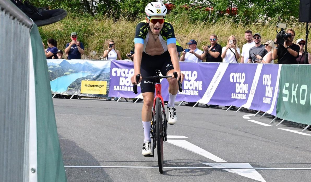 Hermann Pernsteiner gewinnt das Rennen der M&auml;nner (Foto: Reinhard Eisenbauer)
