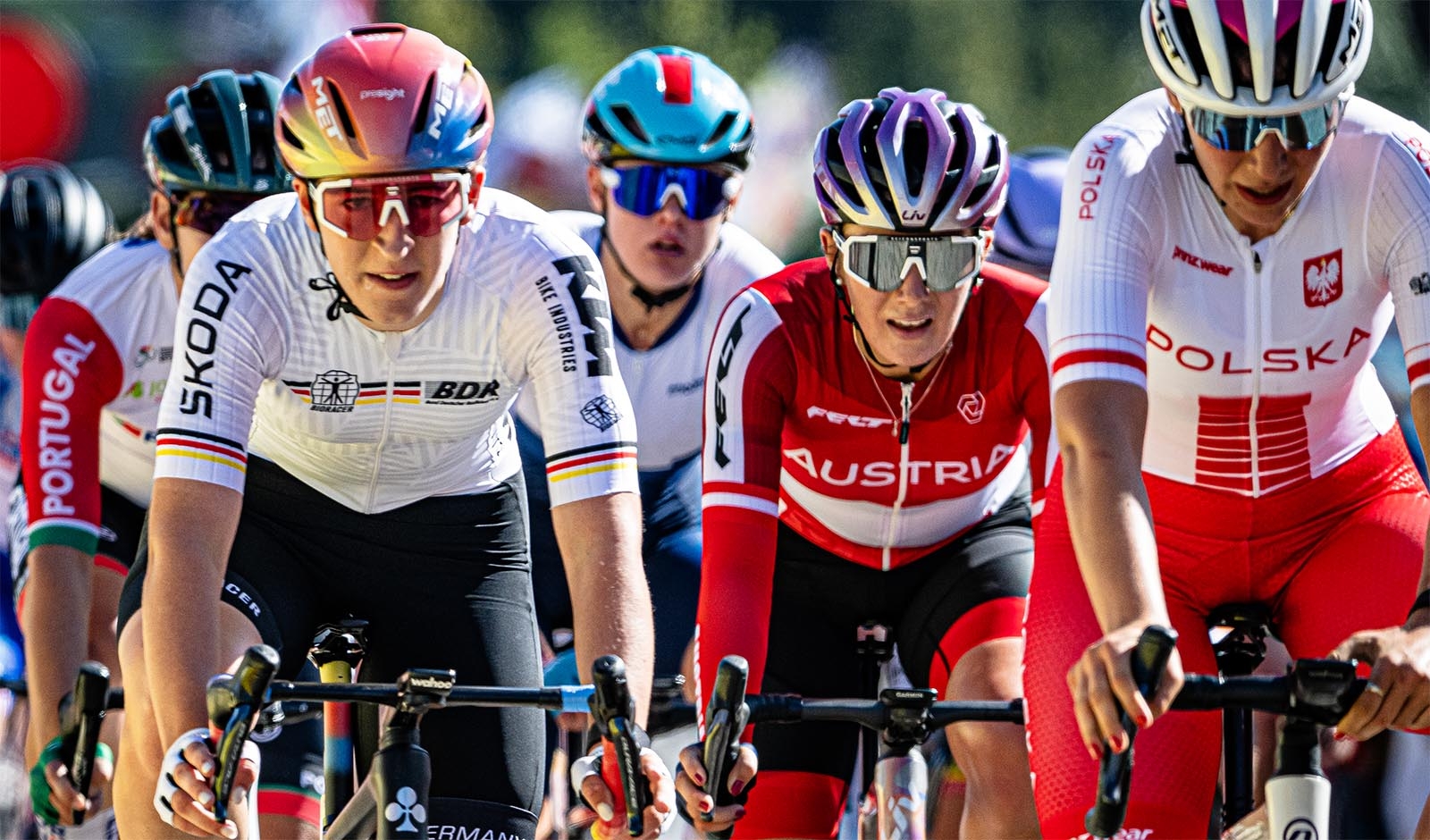 Leila Gschwentner sprintet zu Rang 13 im EM-Rennen der U23 - Foto: Arne Mill/Cycling Austria