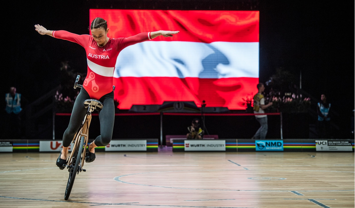 Lorena Schneider fährt in Bremen zur Bronzemedaille im Einer (Foto: Drew Kaplan/Cycling Austria)