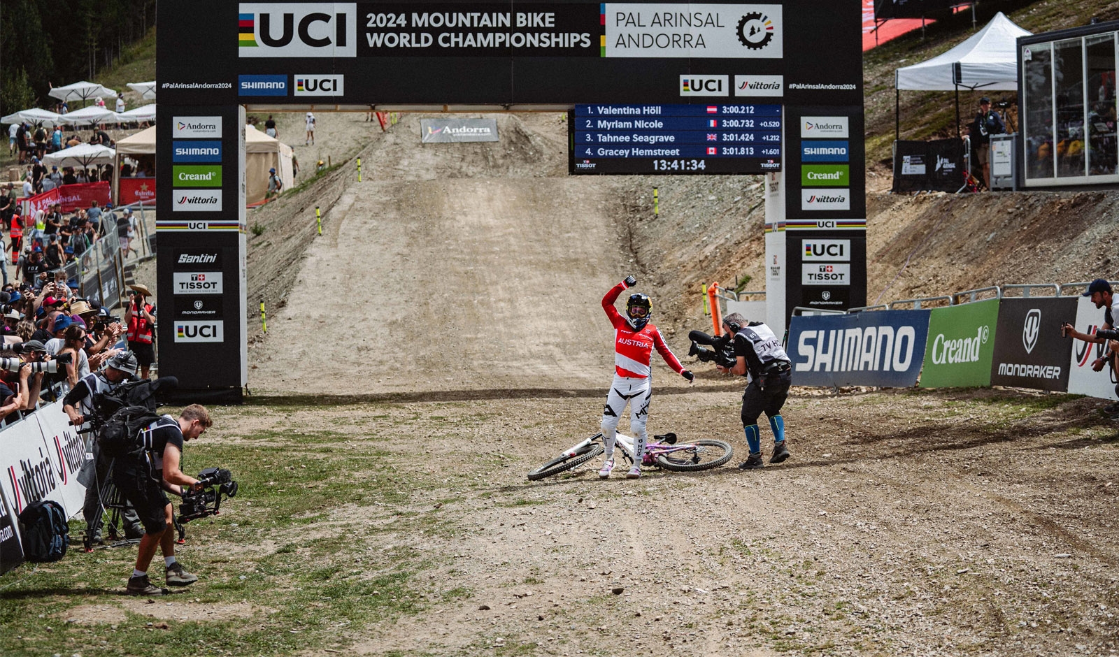 Valentina Höll saust zu ihrem dritten WM-Titel in der Elite (Foto: Monica Gasbichler/Cycling Austria)