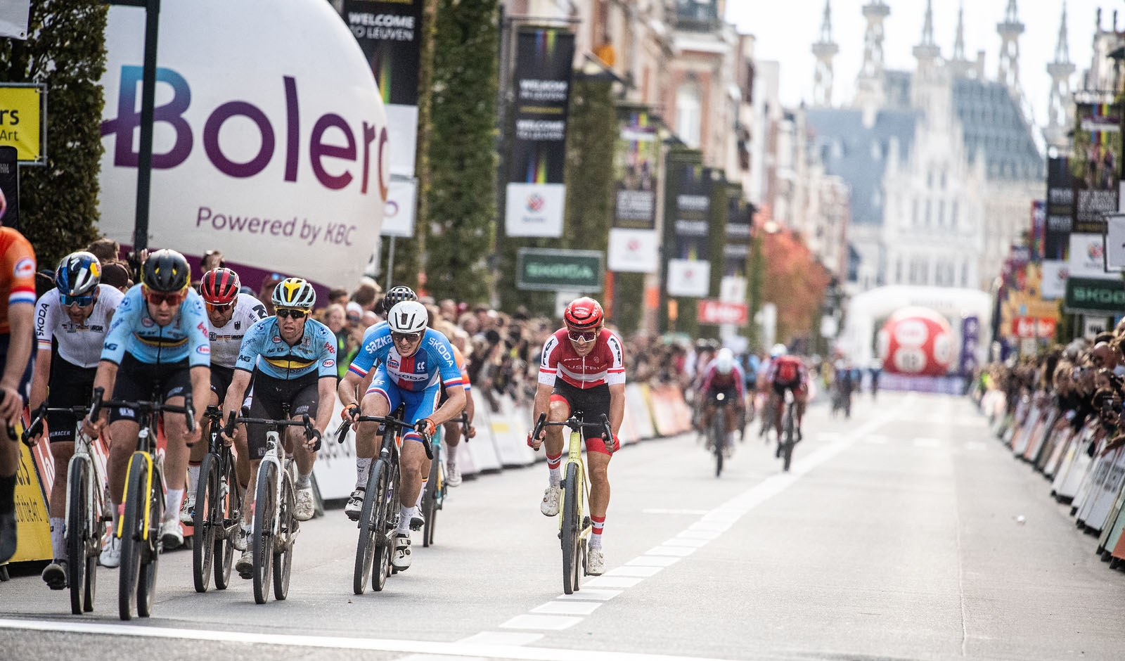 Sebastian Schönberger auf der Zielgerade der Gravel-Weltmeisterschaften in Löwen in Belgien - Foto: Drew Kaplan/Cycling Austria