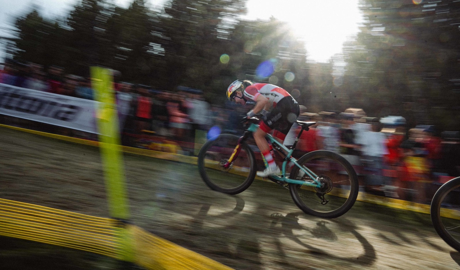 Laura Stigger im Short Track der Weltmeisterschaften in Andorra (Foto: Monica Gasbichler/Cycling Austria)