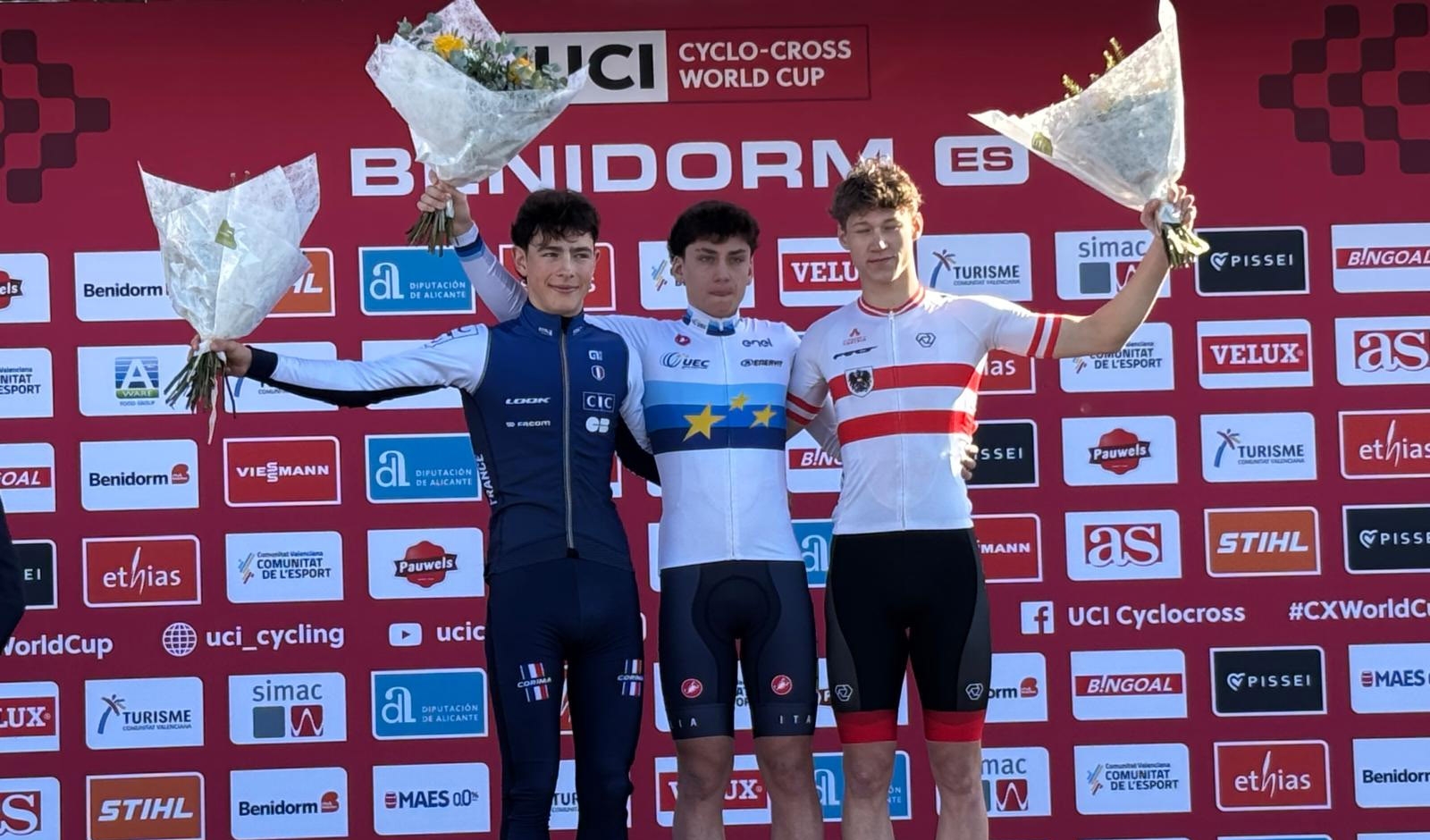 Valentin Hofer (re.) steht erstmals am Podium bei einem Weltcup im Cyclocross (Foto: Cycling Austria)