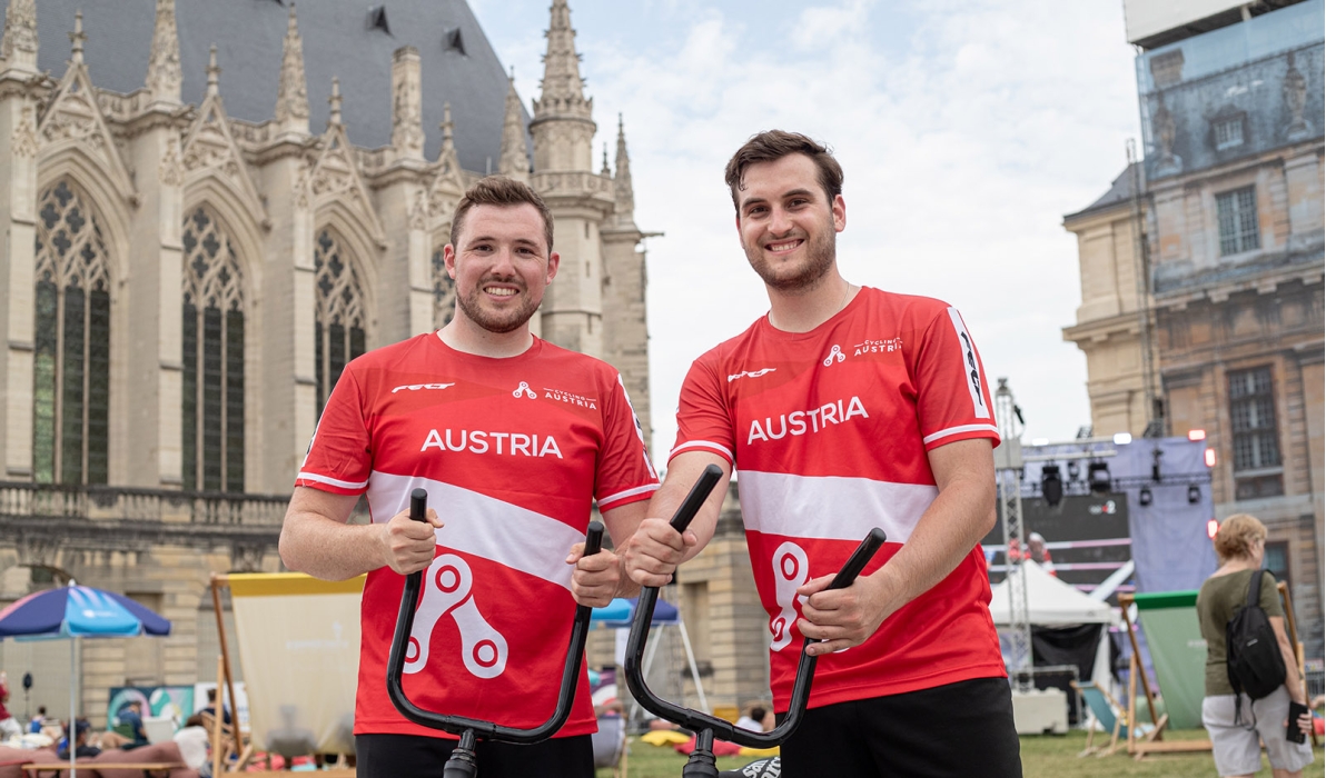 Patrick Schnetzer und Stefan Feurstein beim Schloss Vincennes (Foto: Peter Maurer)