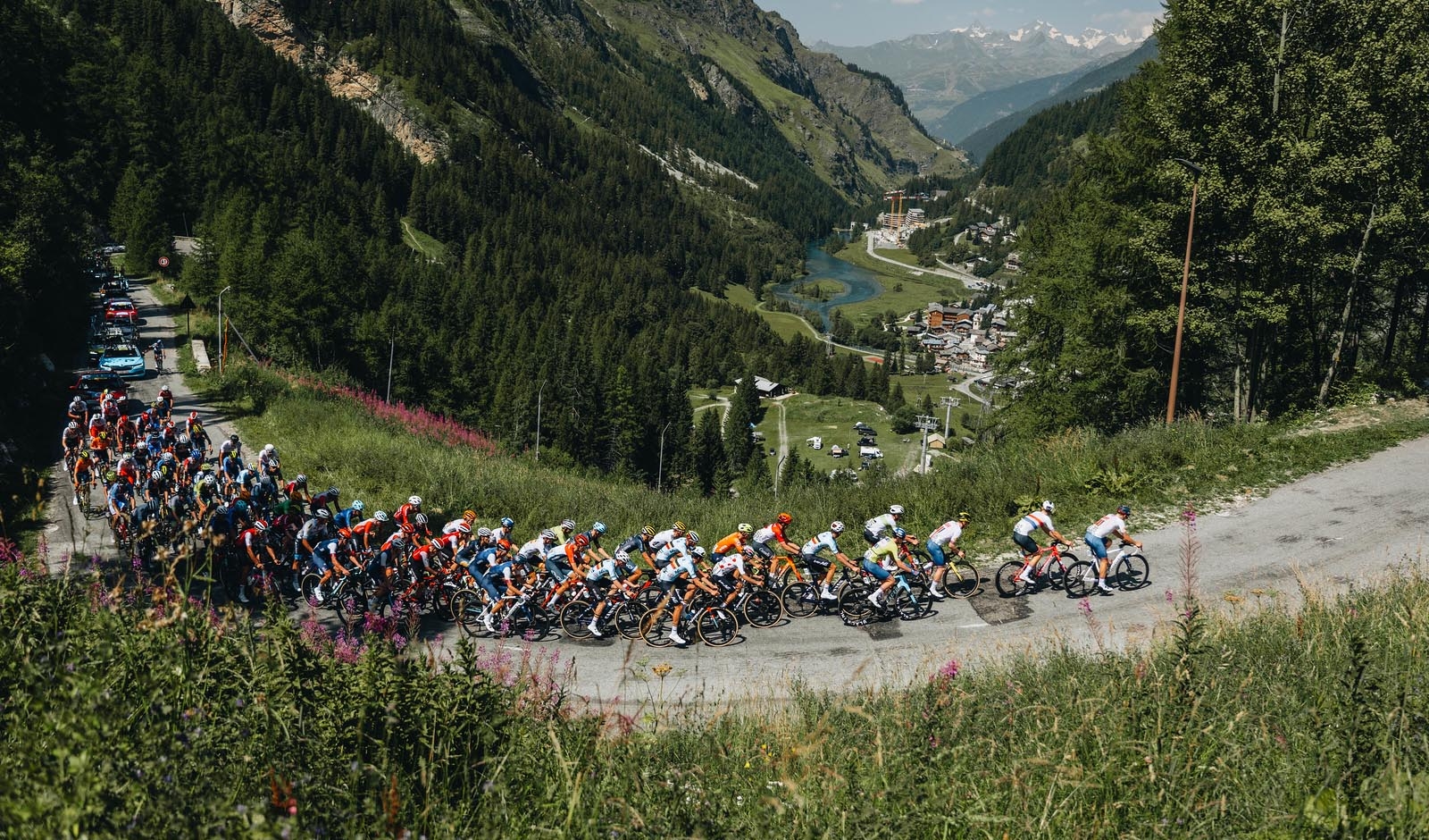 Spektakuläre Aussichten bietet die Tour de l'Avenir für die besten Fahrerinnen und Fahrer der Klasse U23 (Foto: Tour de l'Avenir)